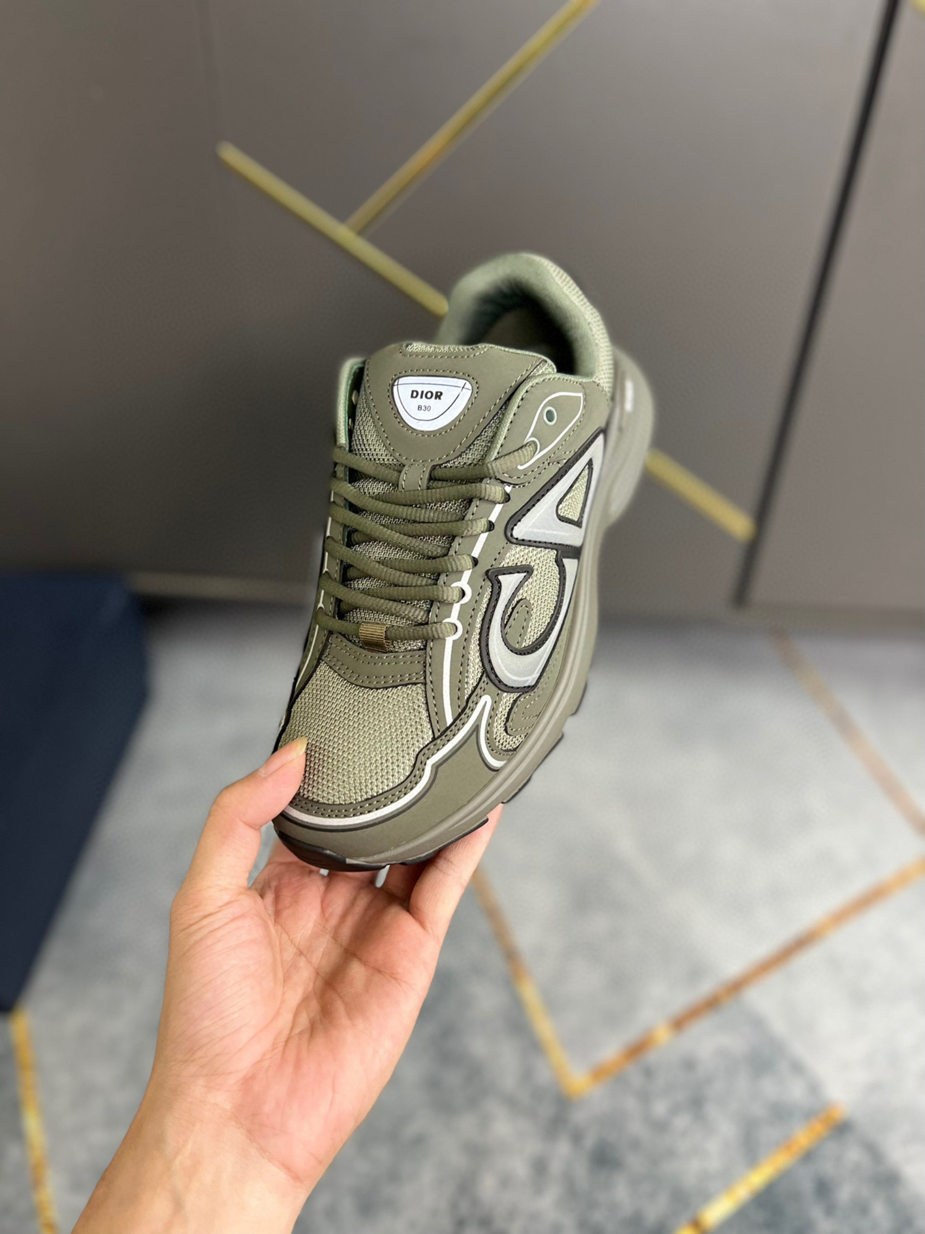 Christian Dior B30