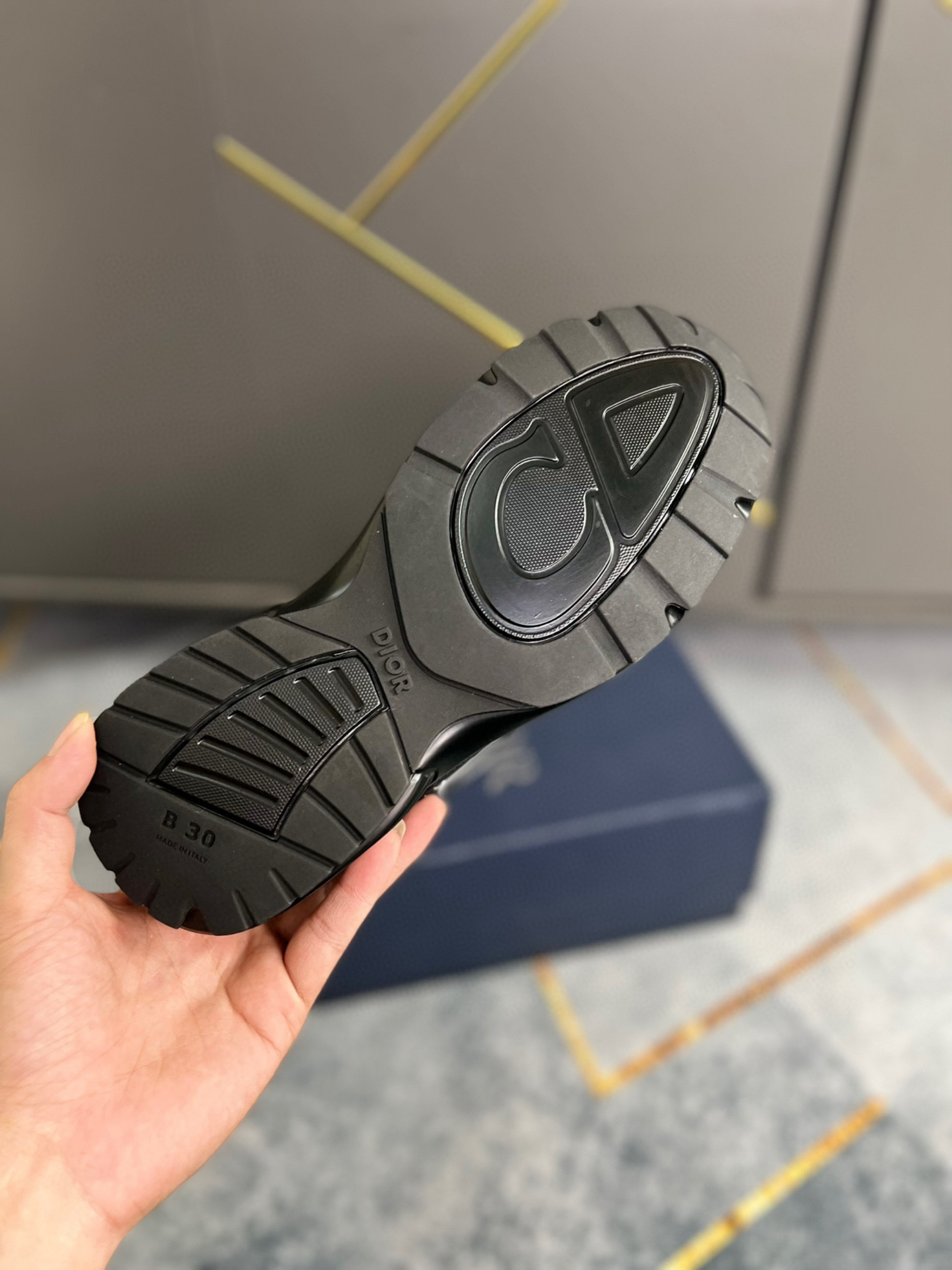 Christian Dior B30