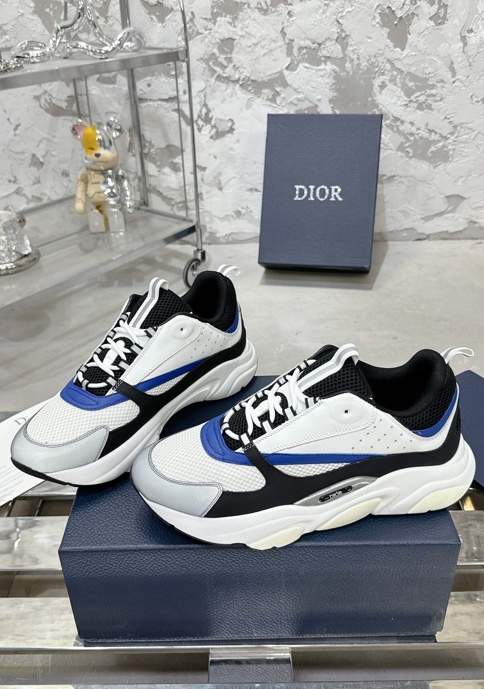 Christian Dior B22