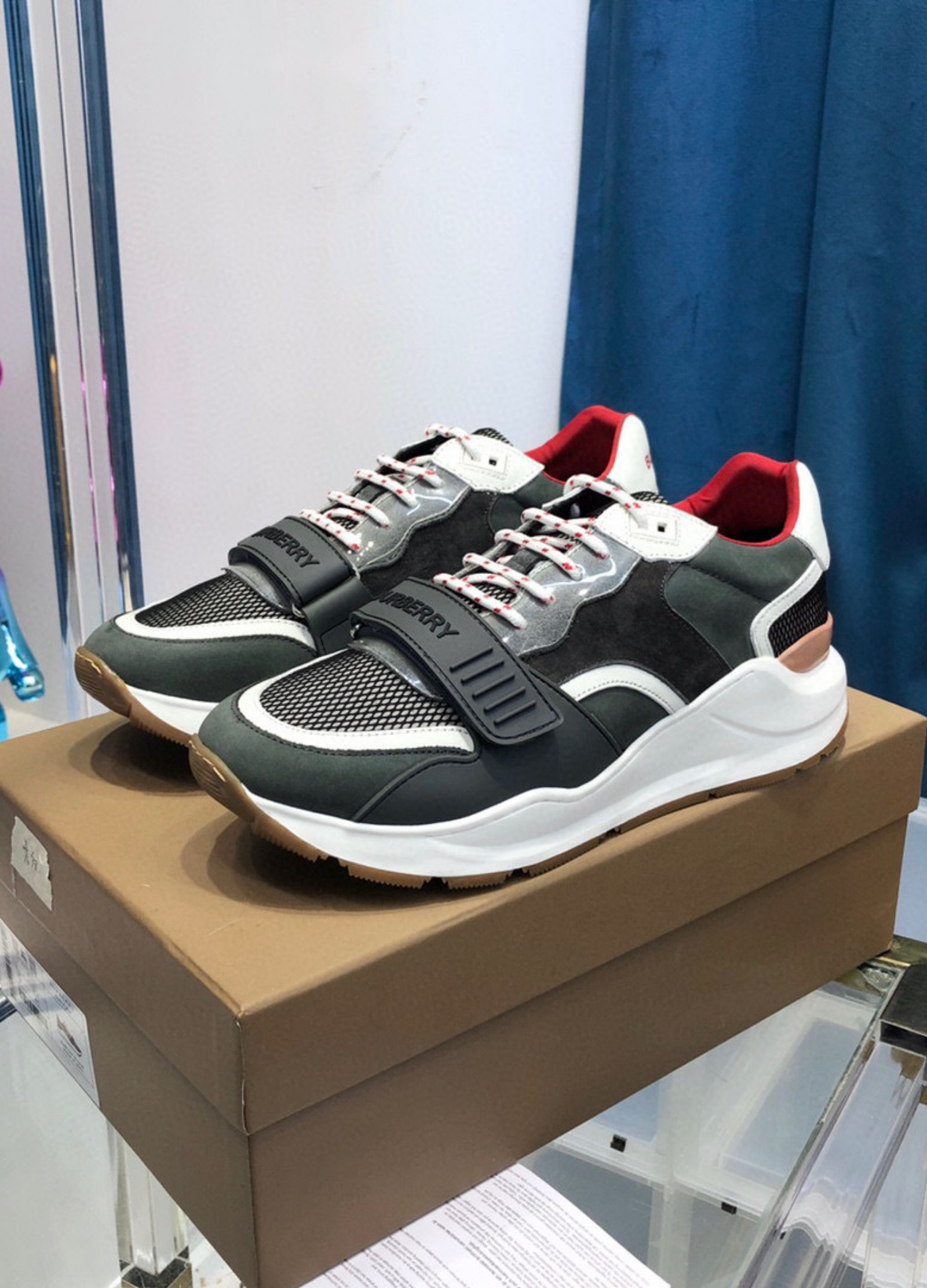 BURBERRY Sneakers Green / Black