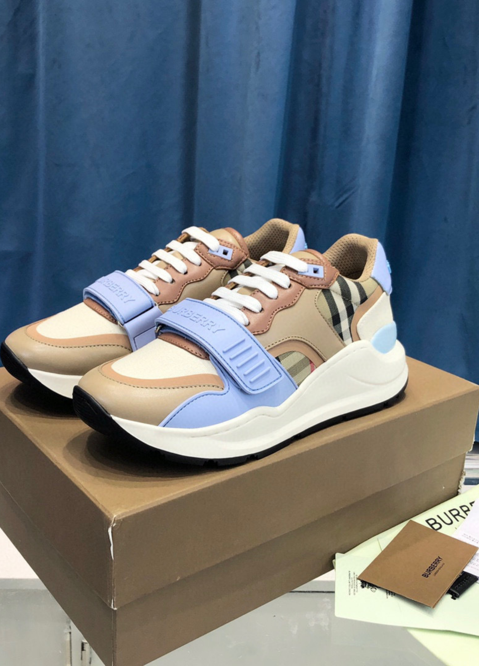 BURBERRY Sneakers Blue Pattern