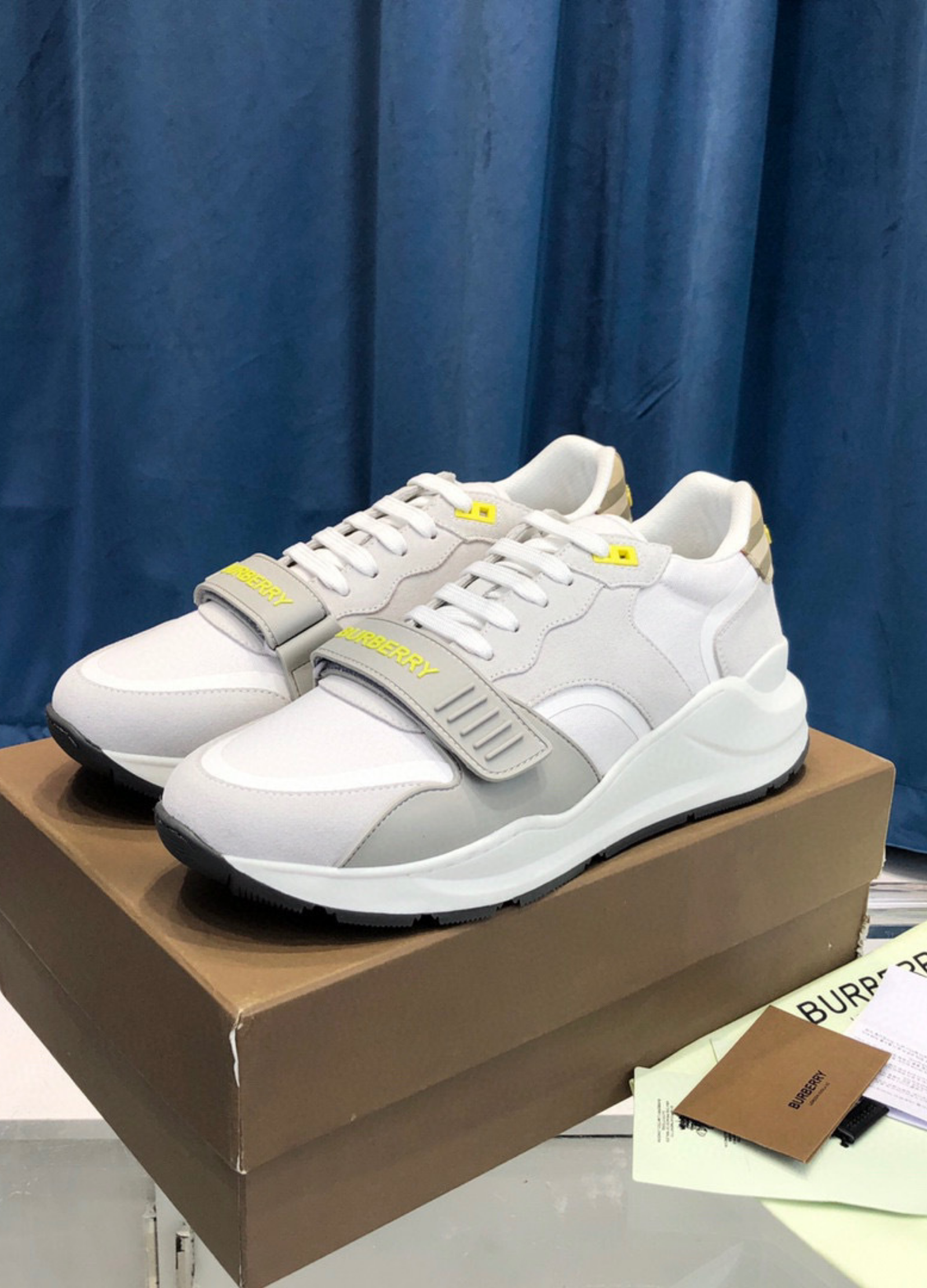 BURBERRY Sneakers White Yellow