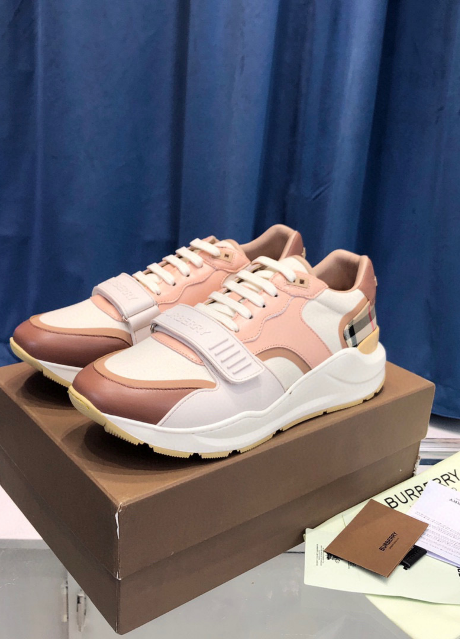 BURBERRY Sneakers Pink White