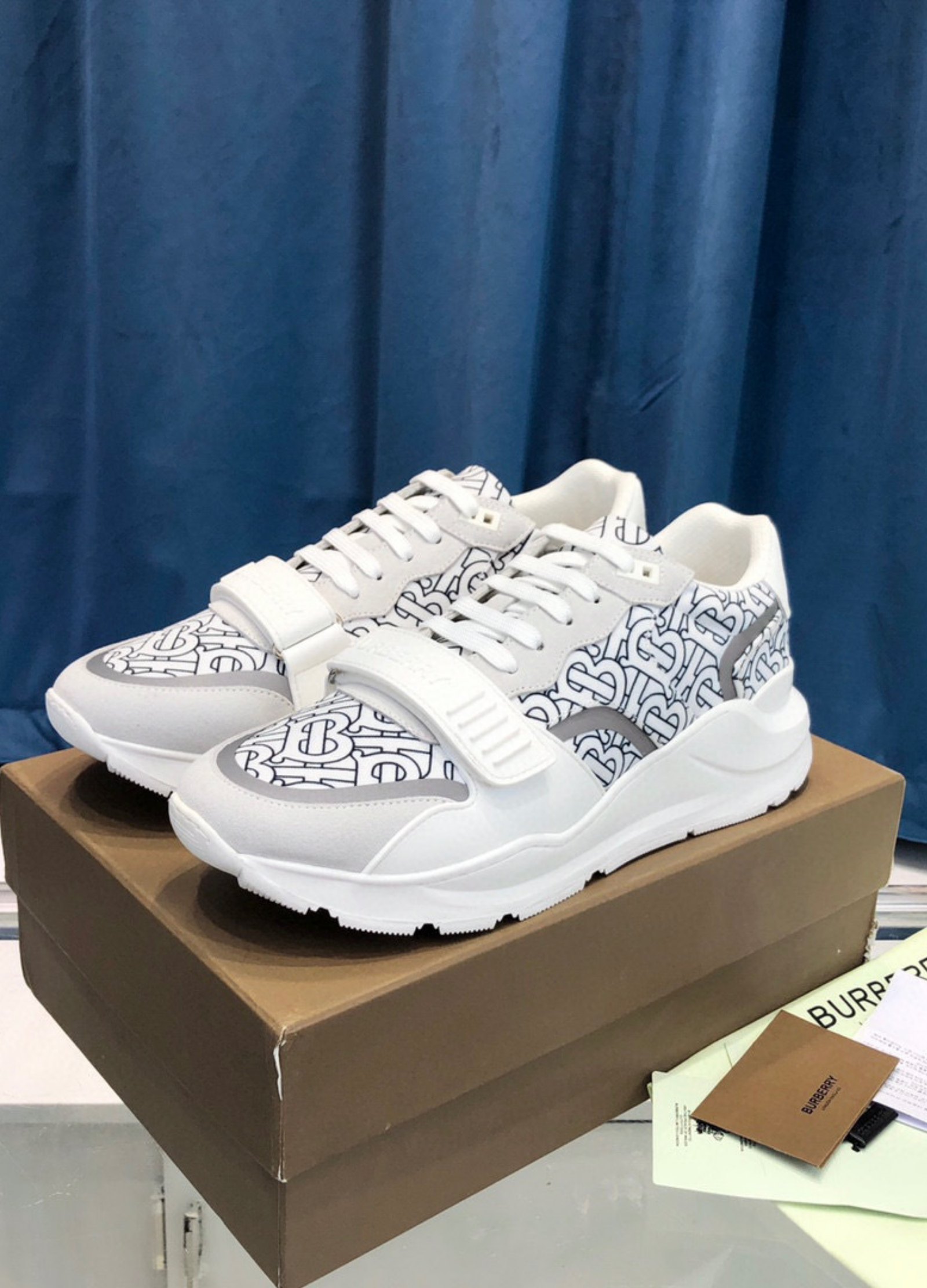 BURBERRY Sneakers White Pattern