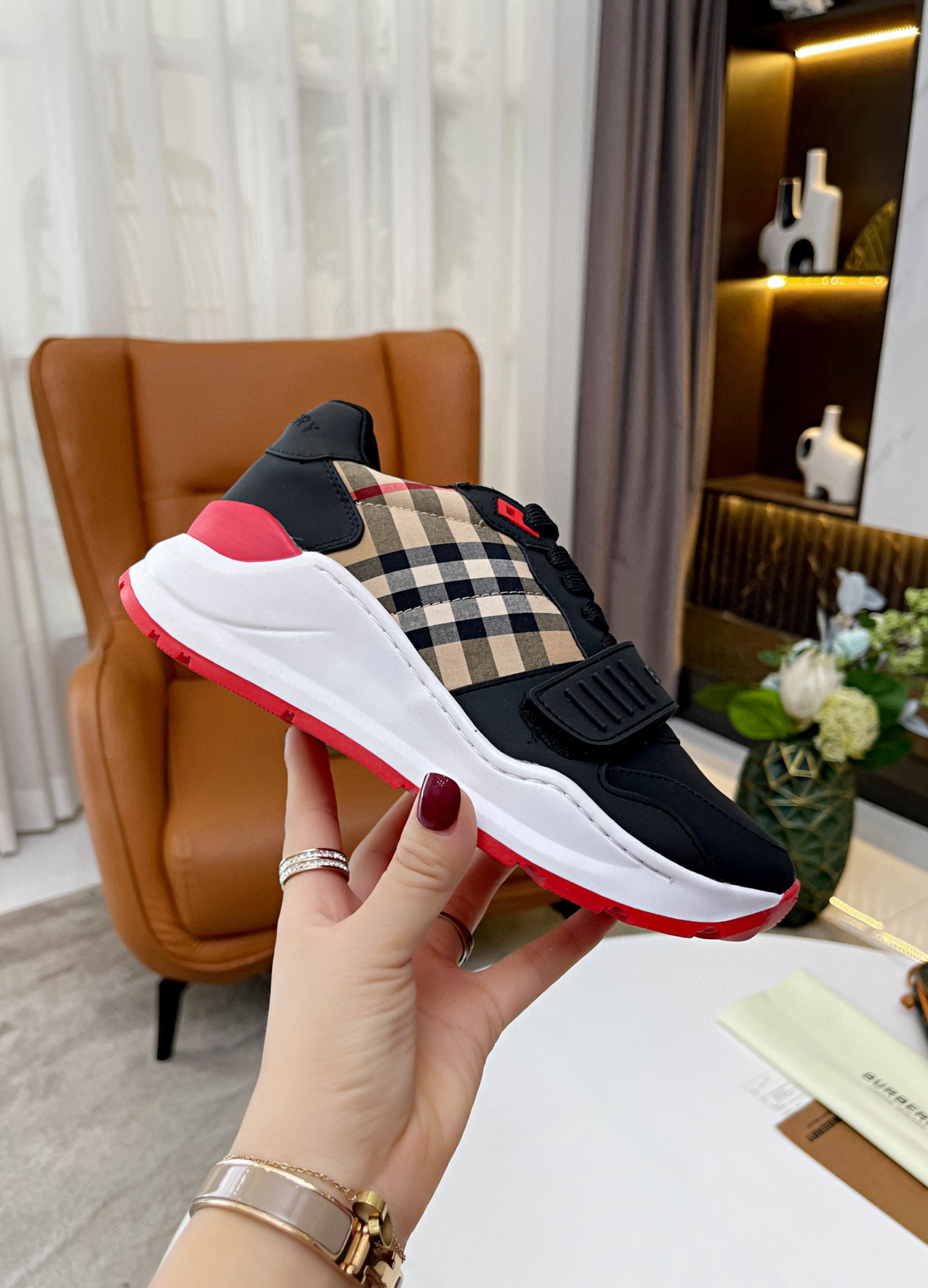 BURBERRY Sneakers Black / Red