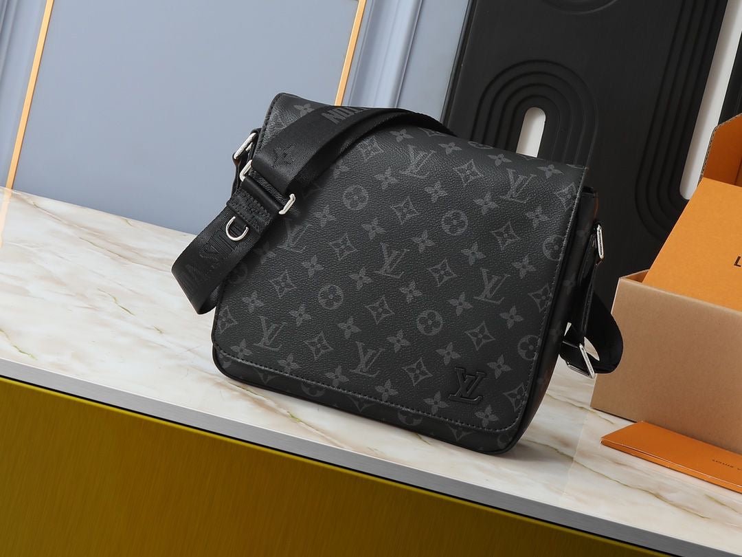 Louis Vuitton Messenger Bag